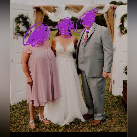 Wedding dress - Picture 2 of 3